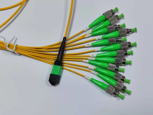 12 كابل MPO الألياف MTP مع APC الذكر إلى FC APC Fanout Patch Cord لتطبيقات الكثافة العالية
