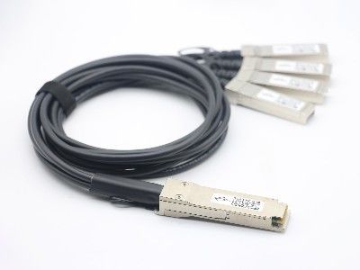 كابل DAC البصري Qsfp+ إلى 4x SFP+ 10g كابل Twinax النحاسي عالي السرعة 5M