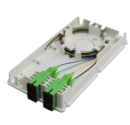 صندوق طرفي FTTH 4 نوى ألياف مفردة بلاستيك ABS مثبت على الحائط صندوق إنهاء الألياف البصرية